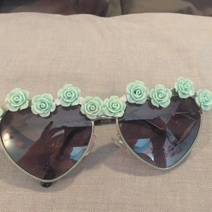 Claire’s Daisy Sunglasses